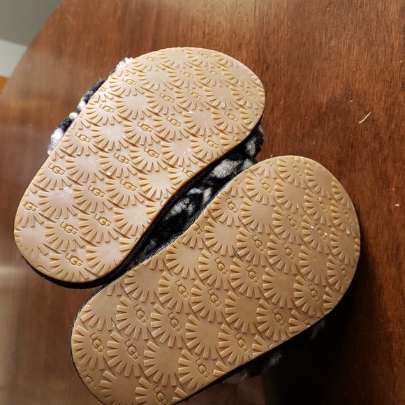 Ugg Zebra Fur Girls Sandal - Picture 3 of 13